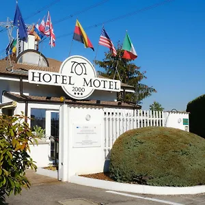 Hotel 2000
